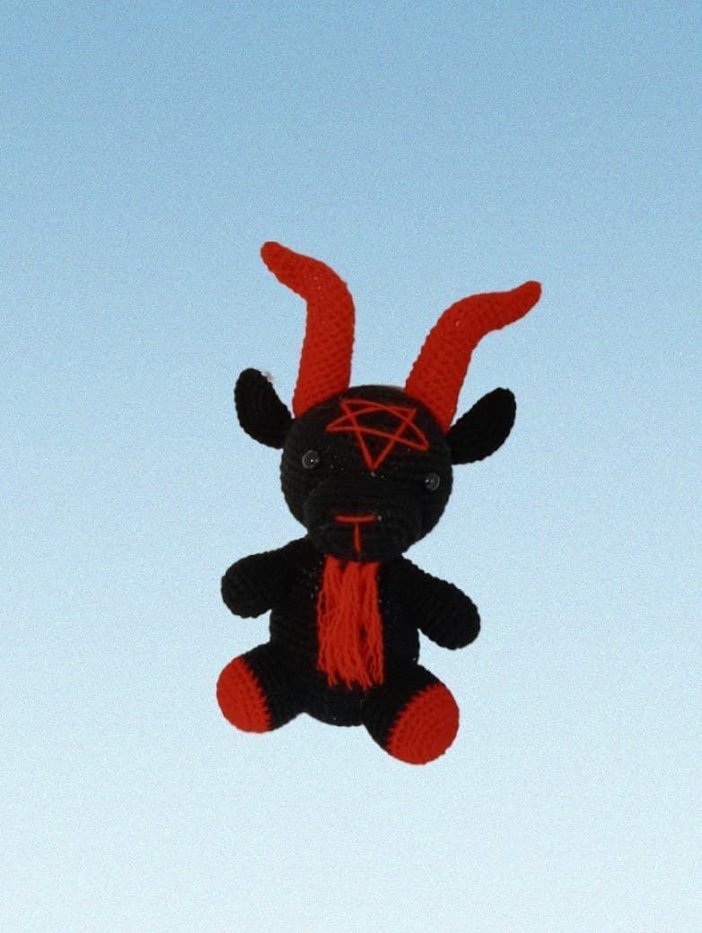 Peluche cabra satánica negra Baphomet hecho a mano a ganchillo (amigurumi). - Imagen 3