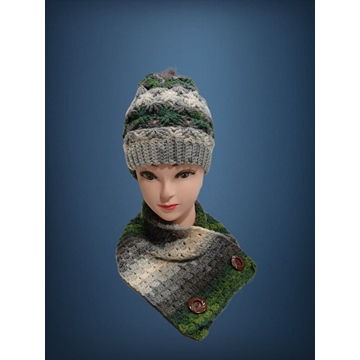 Conjunto gorro con pompón y cuello tonos gris, verde y blanco hecho a mano a ganchillo-crochet (7) - Imagen 1