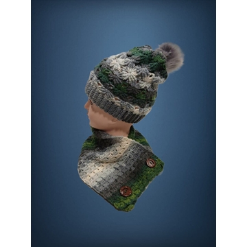 Conjunto gorro con pompón y cuello tonos gris, verde y blanco hecho a mano a ganchillo-crochet (7) - Imagen 2
