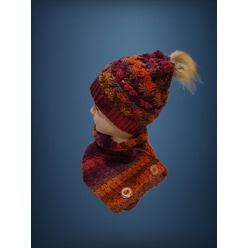 Conjunto gorro pompón y cuello tono naranja, marrón y morado hecho a mano a ganchillo (8) - Imagen 2