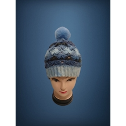 Gorro con pompón tonos azules hecho a mano a ganchillo-crochet (16) - Imagen 1