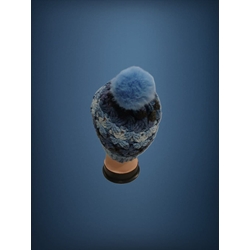 Gorro con pompón tonos azules hecho a mano a ganchillo-crochet (16) - Imagen 2