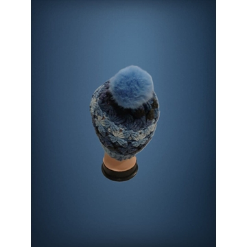 Gorro con pompón tonos azules hecho a mano a ganchillo-crochet (16) - Imagen 2