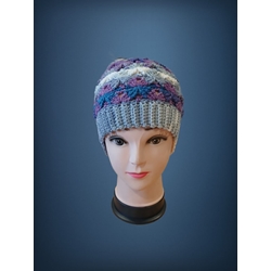 Gorro con pompón tonos lila, gris y blanco hecho a mano a ganchillo-crochet (2) - Imagen 1