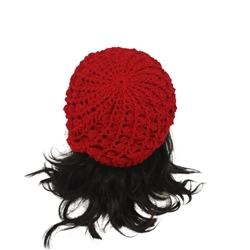Gorro espiral rojo brillo hecho a mano a ganchillo - Imagen 2