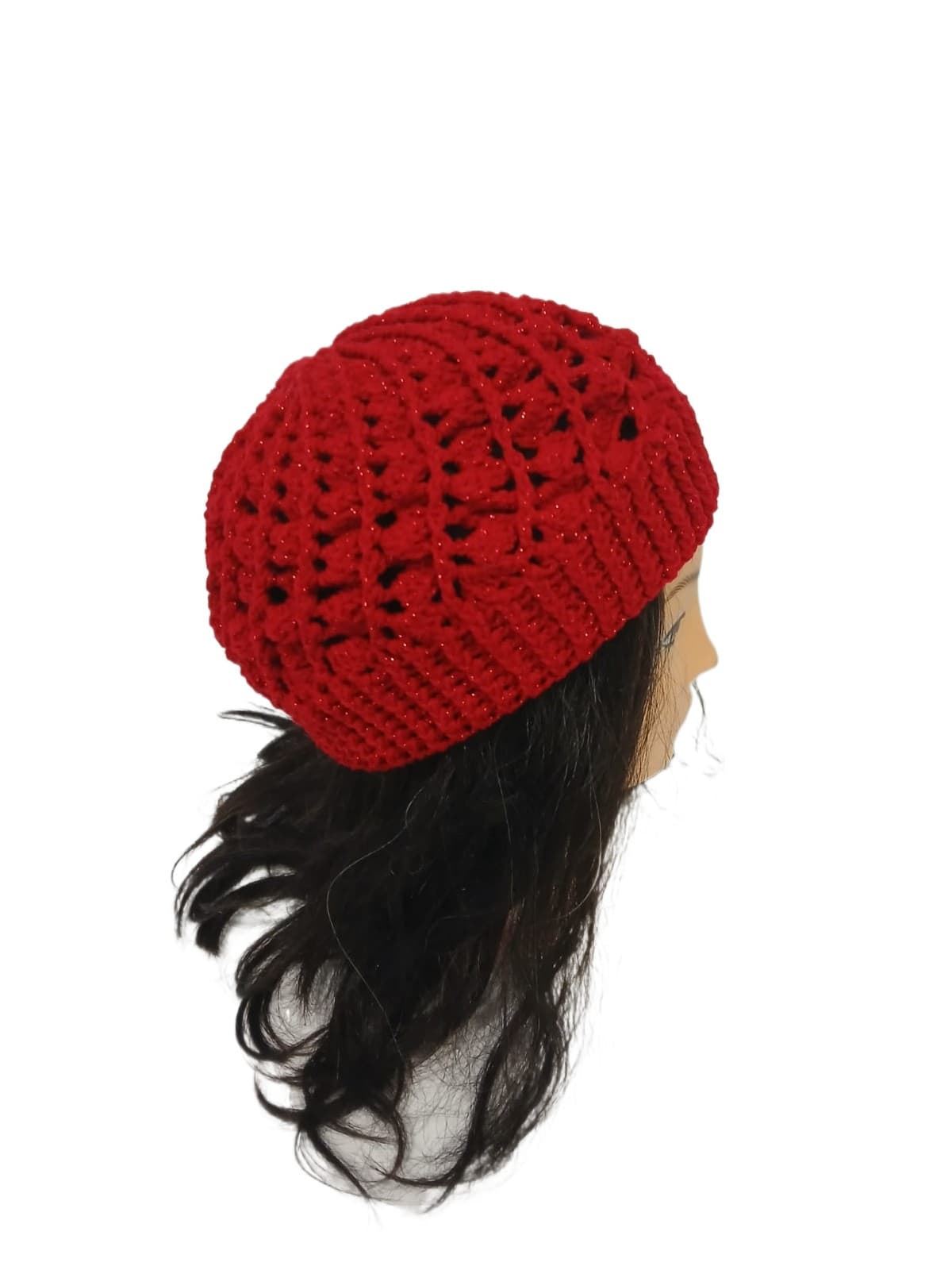 Gorro espiral rojo brillo hecho a mano a ganchillo - Imagen 3