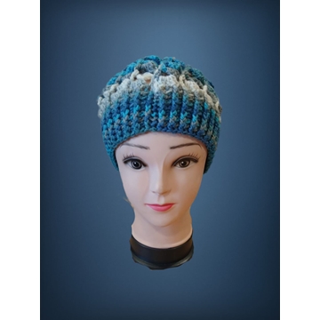 Gorro espiral tonos azules y blanco hecho a mano a ganchillo (1) - Imagen 1