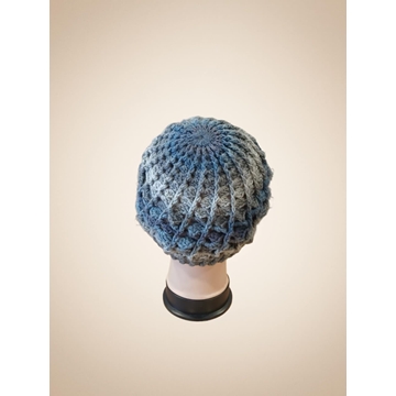 Gorro espiral tonos azules y grises hecho a mano a ganchillo (4) - Imagen 2