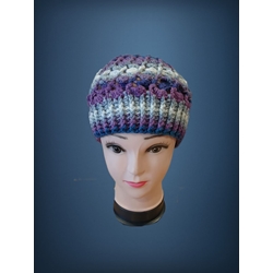 Gorro espiral tonos lila, gris y blanco hecho a mano a ganchillo (2) - Imagen 1