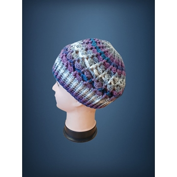 Gorro espiral tonos lila, gris y blanco hecho a mano a ganchillo (2) - Imagen 2