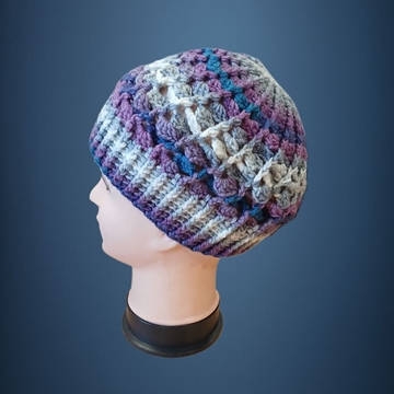 Gorro espiral tonos lila, gris y blanco hecho a mano a ganchillo (2) - Imagen 2