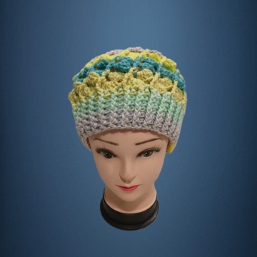 Gorro espiral tonos verde, amarillo y azul hecho a mano a ganchillo(25) - Imagen 1