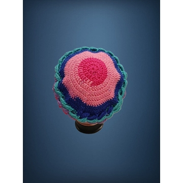 Gorro ondas tonos fucsia, rosa, azul hecho a mano a ganchillo - Imagen 2