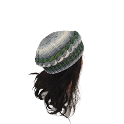 Gorro ondas tonos gris verde hecho a mano a ganchillo (7) - Imagen 2