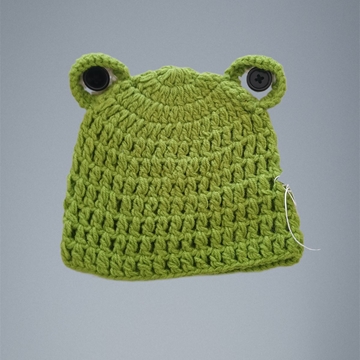 Gorro rana hecho a mano a ganchillo. - Imagen 1