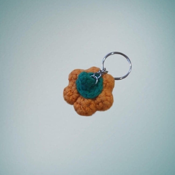 Llavero calabaza amigurumi hecho a mano a ganchillo. - Imagen 1