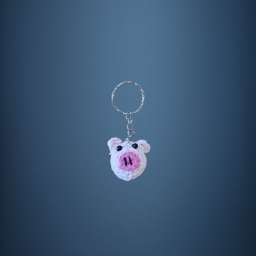 Llavero cerdo amigurumi hecho a mano a ganchillo. - Imagen 1