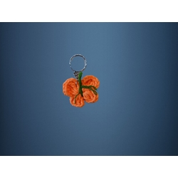 Llavero mariposa naranja amigurumi hecho a mano a ganchillo. - Imagen 1