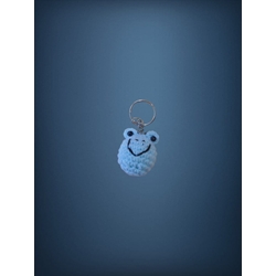 Llavero rana amigurumi hecho a mano a ganchillo. - Imagen 1