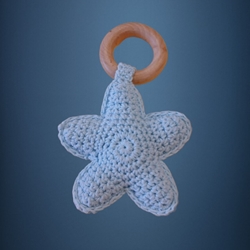 Mordedor estrella aazul hecho a mano a ganchillo (amigurumi) - Imagen 1