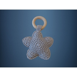 Mordedor estrella gris hecho a mano a ganchillo (amigurumi) - Imagen 1