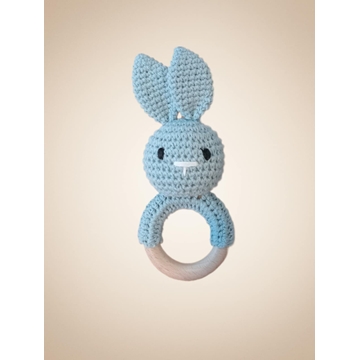 Mordedor sonajero conejo azul hecho a mano a ganchillo (amigurumi). - Imagen 1