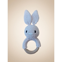 Mordedor sonajero conejo rosa hecho a mano a ganchillo (amigurumi). - Imagen 1