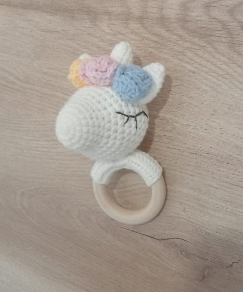 Mordedor sonajero unicornio hecho a mano a ganchillo (amigurumi) - Imagen 3