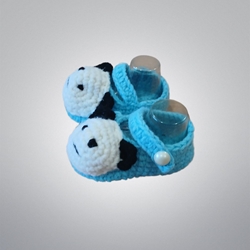 Patuco zapato azul oso panda hecho a mano a ganchillo. - Imagen 1