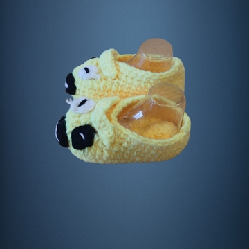 Patuco zapato coche amarillo hecho a mano a ganchillo. - Imagen 2