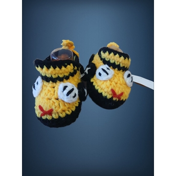 Patuco zapato coche amarillo hecho a mano a ganchillo. - Imagen 1