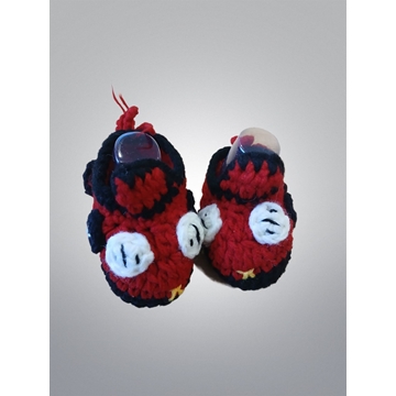 Patuco zapato coche rojo hecho a mano a ganchillo. - Imagen 1