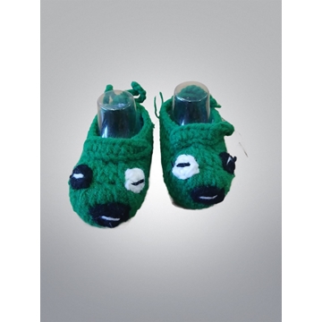 Patuco zapato coche verde hecho a mano a ganchillo. - Imagen 1