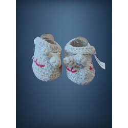 Patuco zapato conejo beige hecho a mano a ganchillo. - Imagen 1