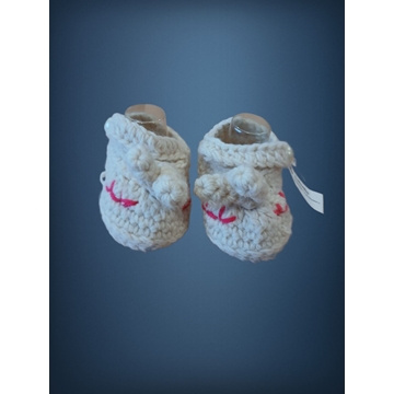 Patuco zapato conejo beige hecho a mano a ganchillo. - Imagen 1