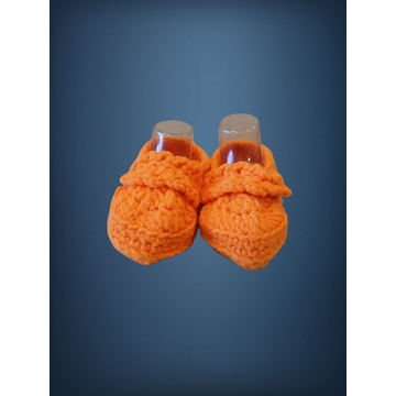 Patuco zapato naranja hecho a mano a ganchillo. - Imagen 1