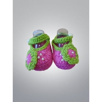 Patuco zapato rosa con flor hecho a mano a ganchillo. - Imagen 1