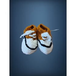 Patuco zapato tipo tenis converse mostaza hecho a mano a ganchillo. - Imagen 1