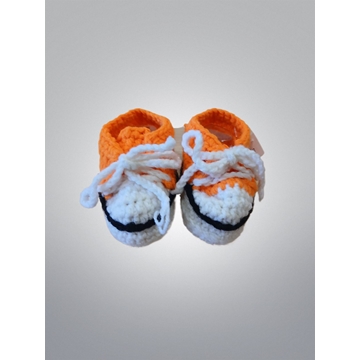 Patuco zapato tipo tenis converse naranja hecho a mano a ganchillo. - Imagen 1