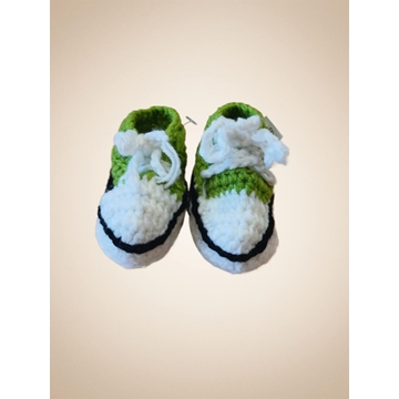 Patuco zapato tipo tenis converse verde hecho a mano a ganchillo. - Imagen 1