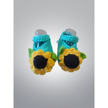 Patuco zapato verde con flor hecho a mano a ganchillo. - Imagen 1