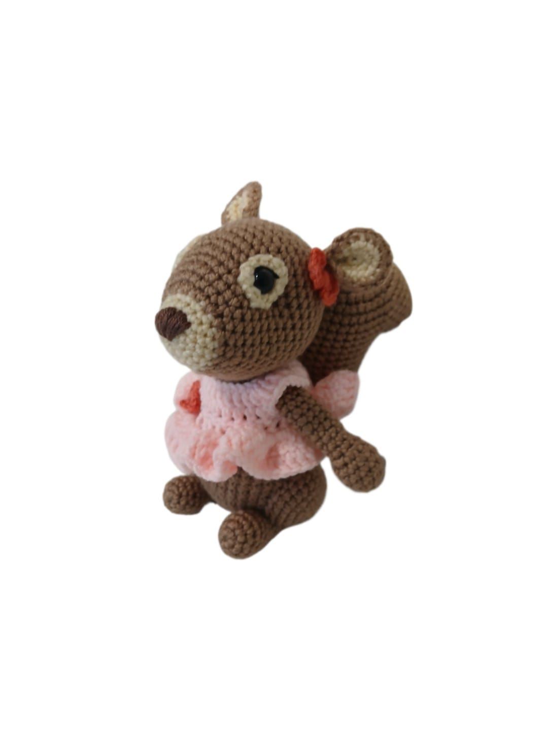 Peluche ardilla con vestido rosa hecha a mano a ganchillo (amigurumi). - Imagen 1