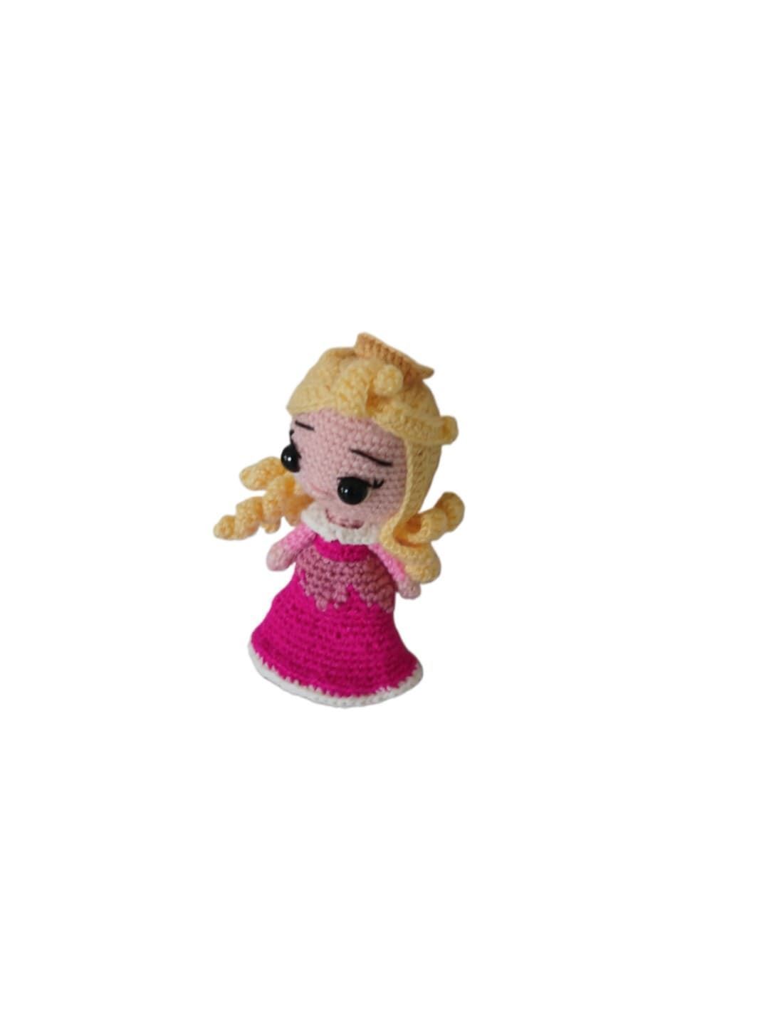 Peluche aurora princesa hecha a mano a ganchillo (amigurumi). - Imagen 3