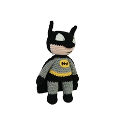 Peluche batman hecho a mano a ganchillo (amigurumi). - Imagen 2
