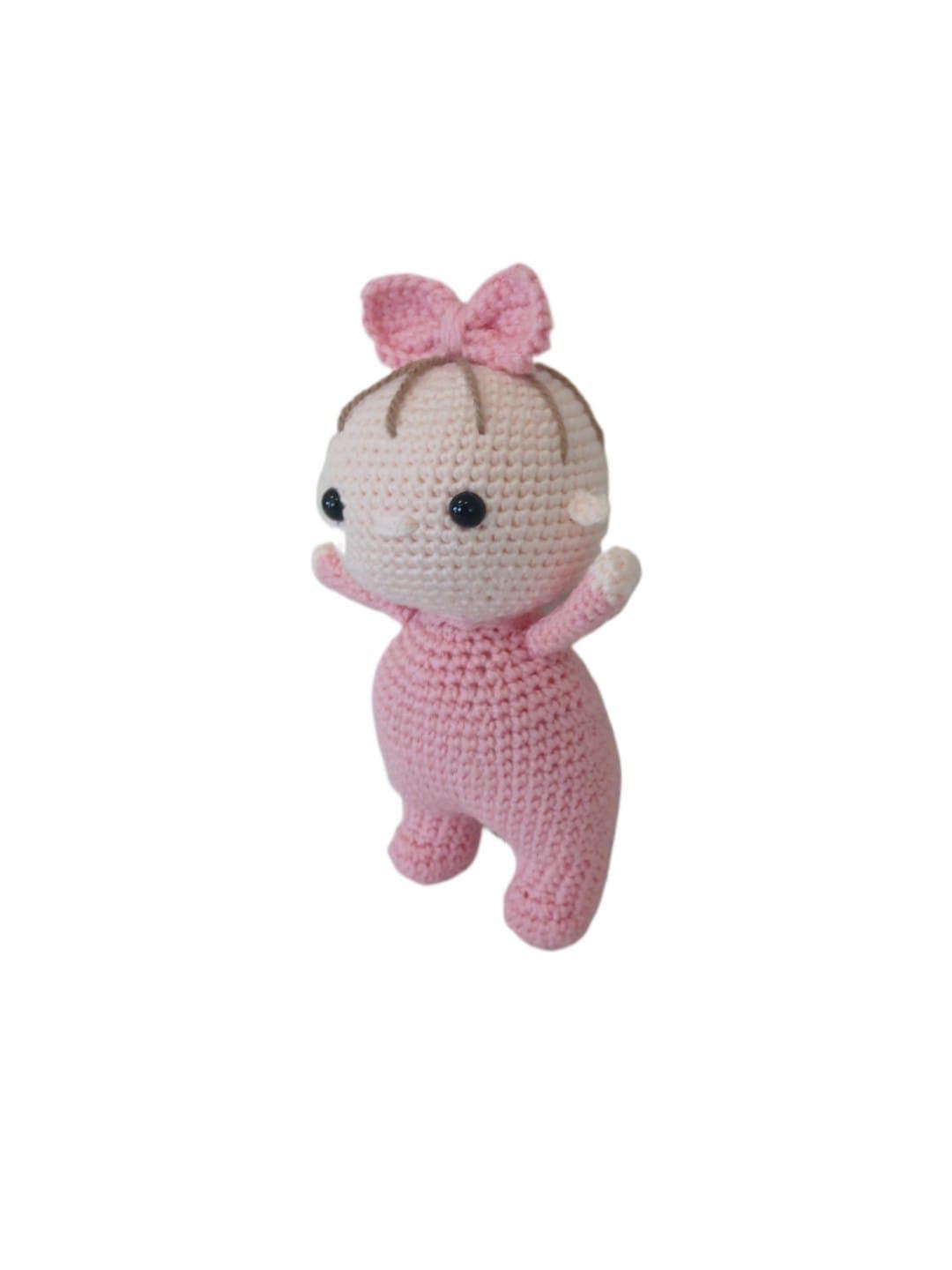 Peluche bebé rosa con lazo hecho a mano a ganchillo (amigurumi). - Imagen 2