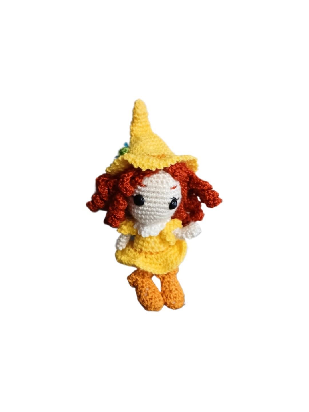 Peluche bruja amarilla hecho a mano a ganchillo (amigurumi). - Imagen 3