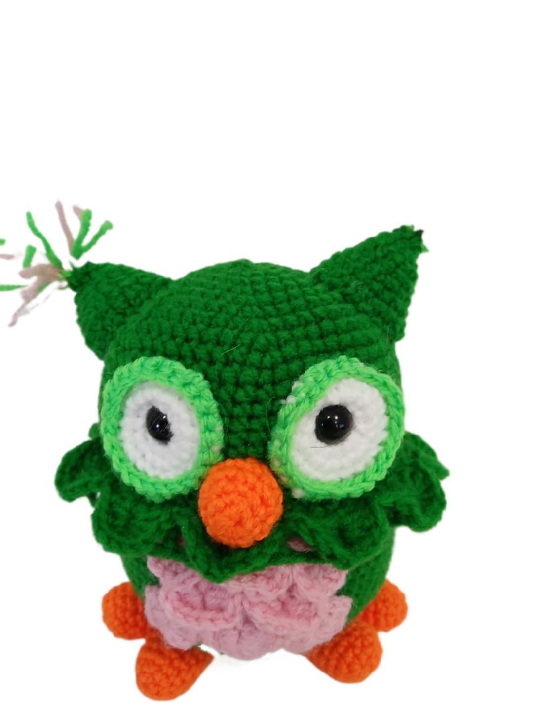 Peluche búho verde hecho a mano a ganchillo (amigurumi). - Imagen 3