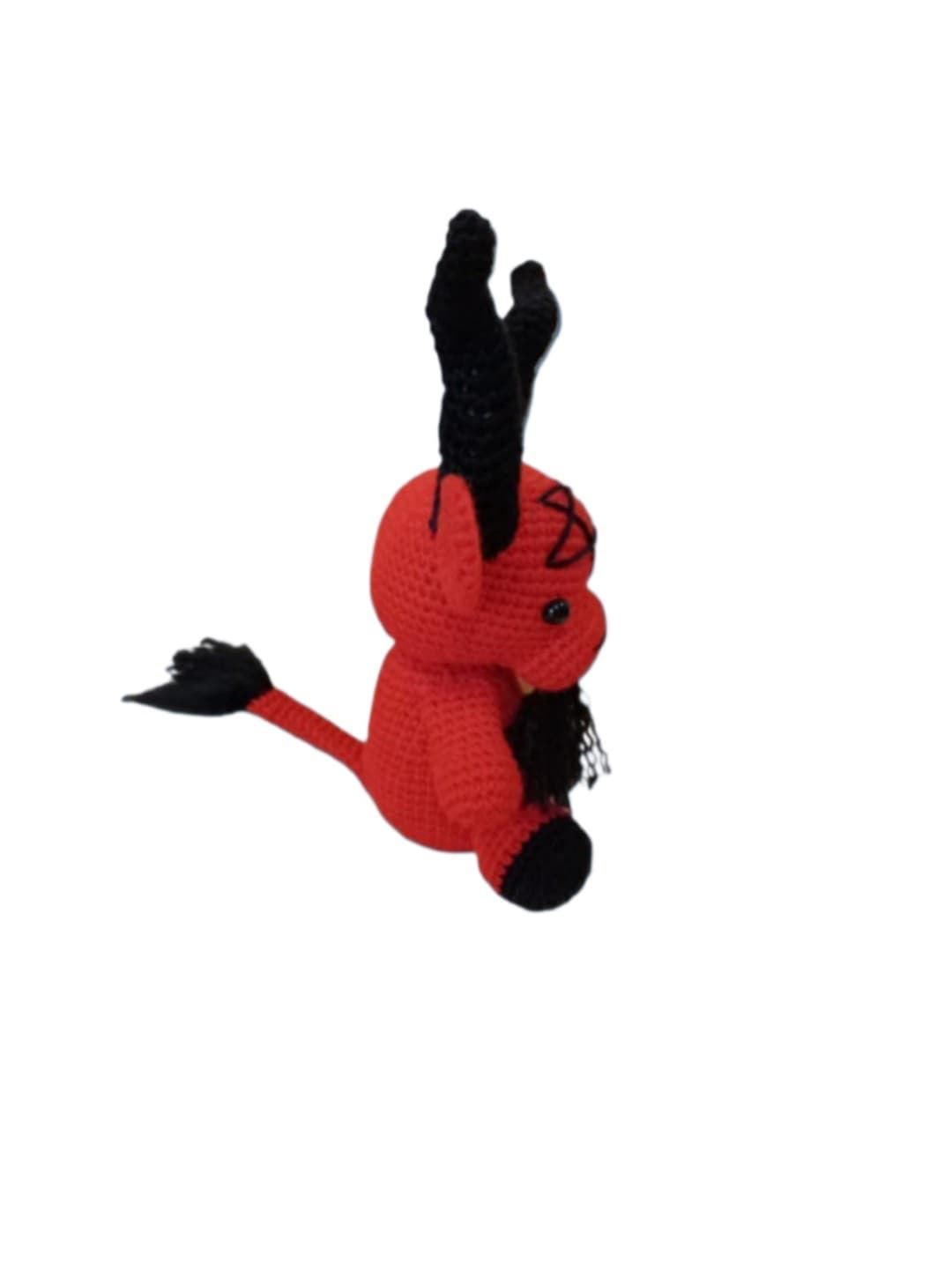 Peluche cabra satánica roja Baphomet hecho a mano a ganchillo (amigurumi). - Imagen 3
