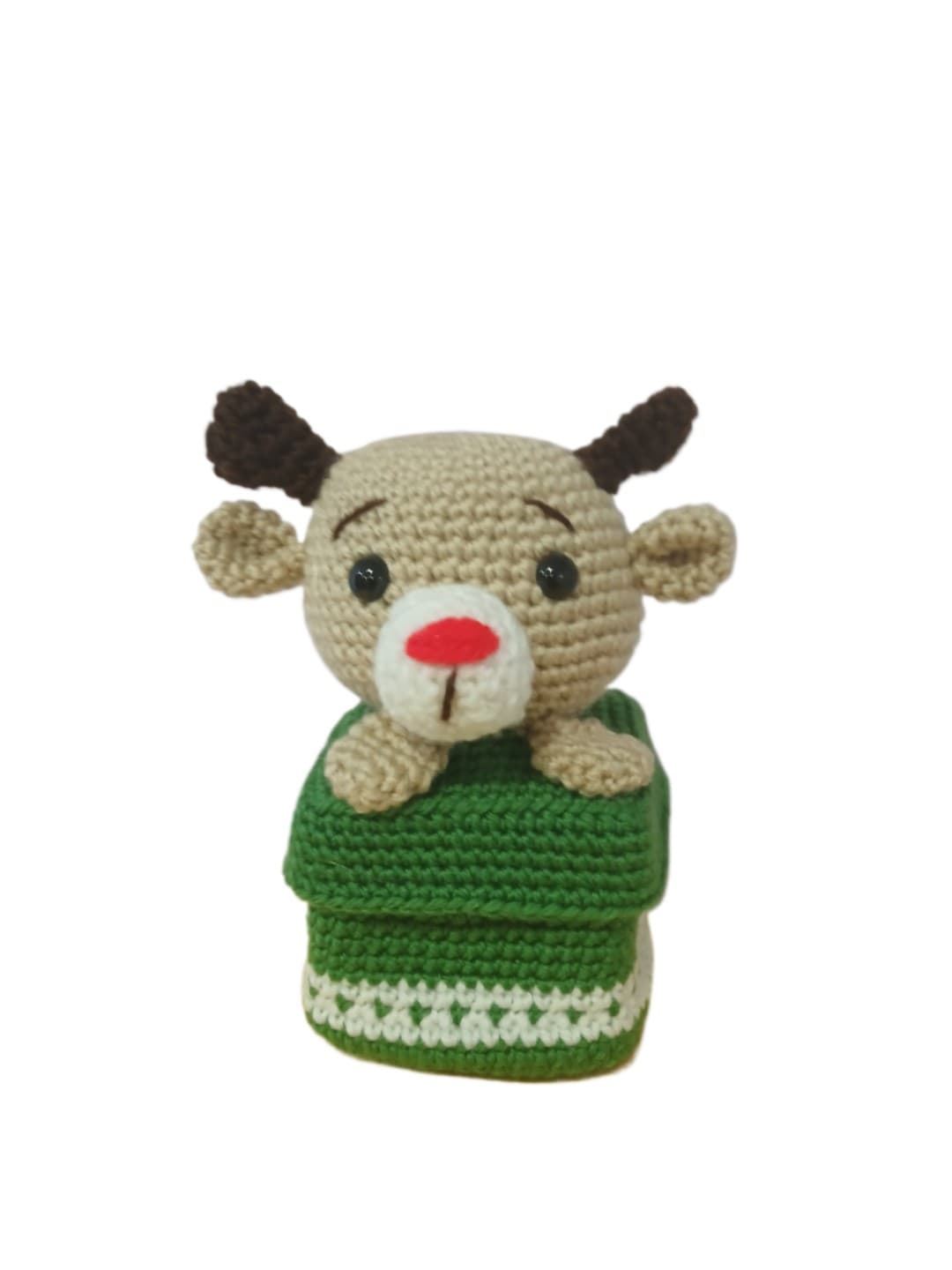 Peluche caja de regalo reno navideño hecha a mano a ganchillo (amigurumi). - Imagen 1