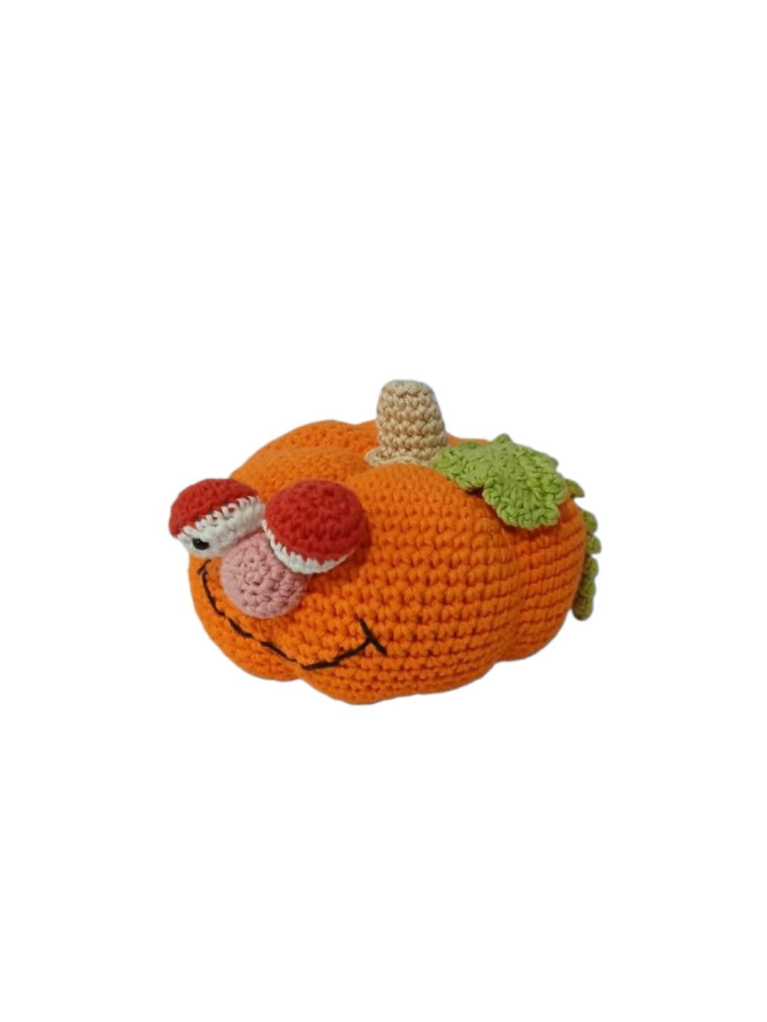 Peluche calabaza hecha a mano a ganchillo (amigurumi). - Imagen 2